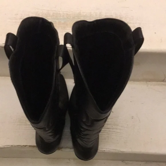 Women's Black Pointed-Toe Western Knee-High Heeled Boots - Picture 17 of 17